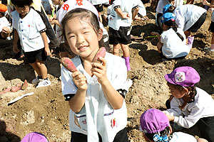 エンゼル自然体験農園でおいもほり　　年長　NO.2