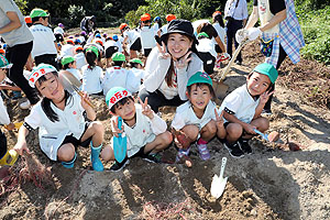 エンゼル自然体験農園でおいもほり　　年長　NO.2