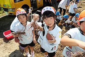 エンゼル自然体験農園でおいもほり　　年長　NO.2