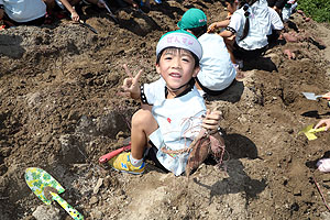 エンゼル自然体験農園でおいもほり　　年長　NO.2