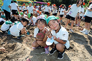 エンゼル自然体験農園でおいもほり　　年長　NO.2