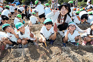 エンゼル自然体験農園でおいもほり　　年長　NO.2