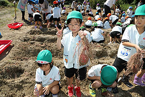 エンゼル自然体験農園でおいもほり　　年長　NO.2