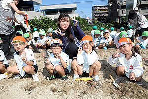 エンゼル自然体験農園でおいもほり　　年長　NO.1