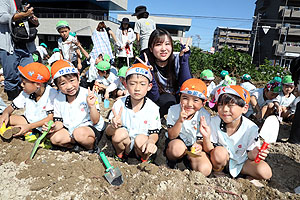 エンゼル自然体験農園でおいもほり　　年長　NO.1