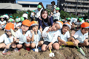 エンゼル自然体験農園でおいもほり　　年長　NO.1