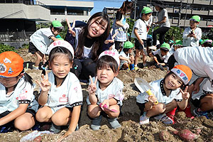 エンゼル自然体験農園でおいもほり　　年長　NO.1