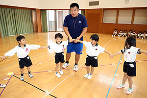 体操教室　ー鉄棒ー　ばら