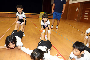 体操教室　ー鉄棒ー　すみれ