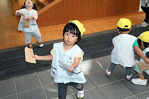 ハロウィンのお菓子まき楽しかったね　あひる