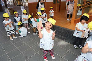 ハロウィンのお菓子まき楽しかったね　あひる