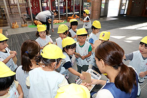 ハロウィンのお菓子まき楽しかったね　あひる