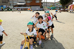 園庭で思いっきり遊びました！