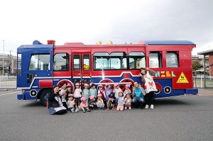 汽車バスに乗りました　ひよこ・あひる