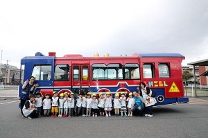 汽車バスに乗りました　ひよこ・あひる