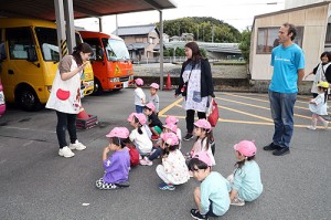 汽車バスに乗りました　ひよこ・あひる