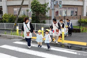 汽車バスに乗りました　ひよこ・あひる