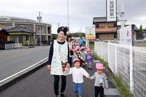 汽車バスに乗りました　ひよこ・あひる