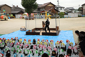 チェーンソーアートHORITETSUさんがやってきました　年少組