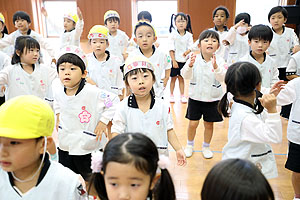 リズムフェスティバル　歌・カスタの活動　　年中組