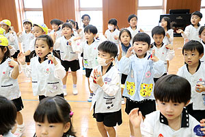 リズムフェスティバル　歌・カスタの活動　　年中組