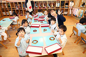 どんぐりを使ってリースを作りました　きりん