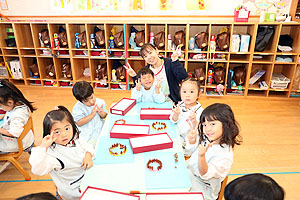 どんぐりを使ってリースを作りました　きりん