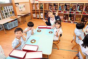 どんぐりを使ってリースを作りました　きりん