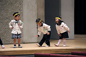 文化会館でリズム予行　年少Bチーム（うさぎ・ことり・りす）