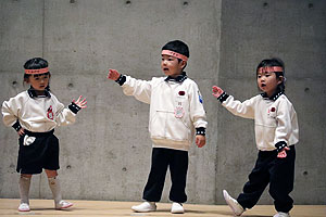 文化会館でリズム予行　年少Bチーム（うさぎ・ことり・りす）