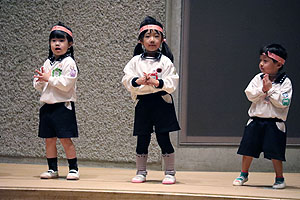 文化会館でリズム予行　年少Bチーム（うさぎ・ことり・りす）