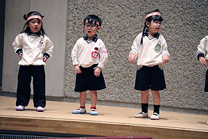 文化会館でリズム予行　年少Bチーム（うさぎ・ことり・りす）