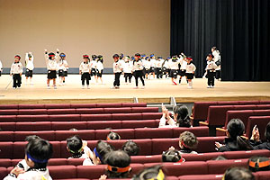 文化会館でリズム予行　年少Bチーム（うさぎ・ことり・りす）
