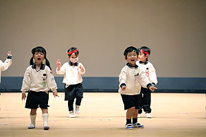 文化会館でリズム予行　年少Bチーム（うさぎ・ことり・りす）