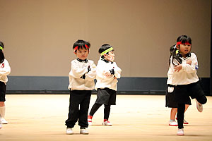 文化会館でリズム予行　年少Bチーム（うさぎ・ことり・りす）
