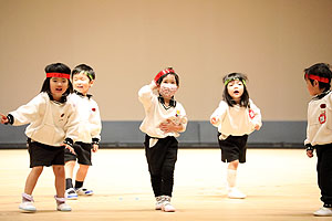 文化会館でリズム予行　年少Bチーム（うさぎ・ことり・りす）