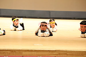 文化会館でリズム予行　年少Bチーム（うさぎ・ことり・りす）