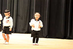 文化会館でリズム予行　年少Bチーム（うさぎ・ことり・りす）