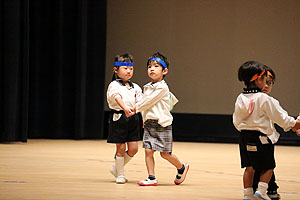 文化会館でリズム予行　年少Bチーム（うさぎ・ことり・りす）