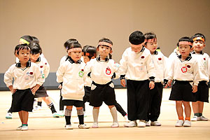 文化会館でリズム予行　年少Bチーム（うさぎ・ことり・りす）