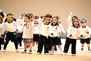 文化会館でリズム予行　年少Bチーム（うさぎ・ことり・りす）