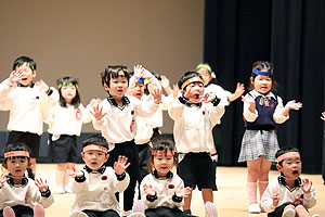 文化会館でリズム予行　年少Bチーム（うさぎ・ことり・りす）