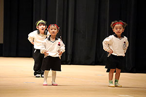 文化会館でリズム予行　年少Aチーム（こあら・ぱんだ・きりん）