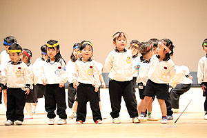 文化会館でリズム予行　年少Aチーム（こあら・ぱんだ・きりん）