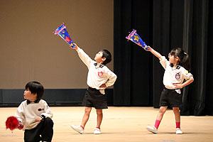 文化会館でリズム予行　年中Aチーム(ばら・すみれ）