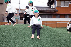 園庭で思いっきり遊びました！　あひる・A・B