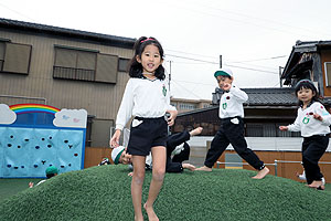 園庭で思いっきり遊びました！　あひる・A・B