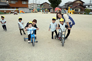 園庭で思いっきり遊びました！　あひる・A・B