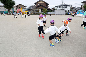 園庭で思いっきり遊びました！　ひよこ・たんぽぽ・年少Bチーム・C・D・E　NO.1