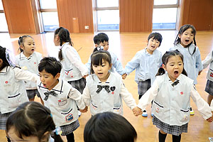 リズムフェスティバル　歌・カスタ発表ごっこ　年少